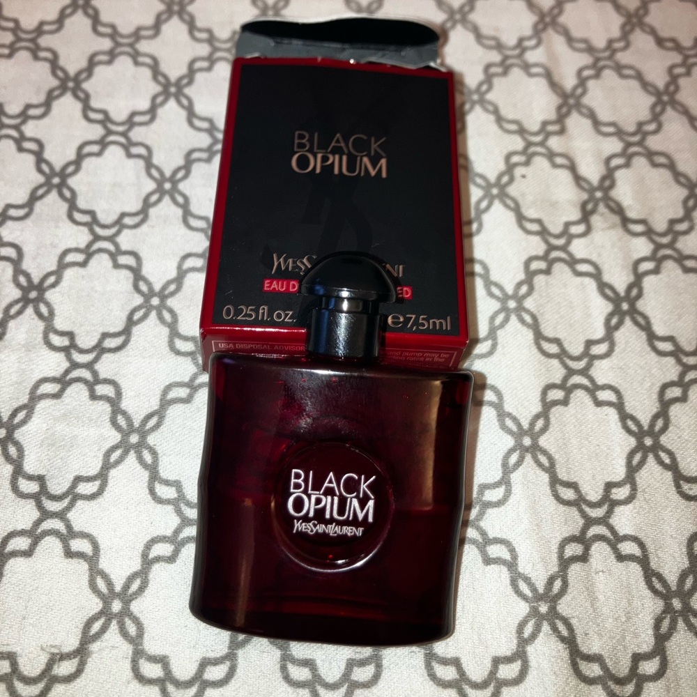 Black Opium red sample size ysl